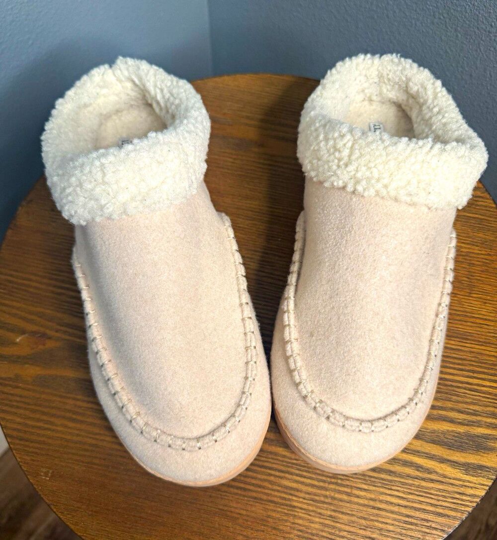Born Womens XL 11-12 Beige Sherpa Lined Slippers Indoor Outdoor Sole
